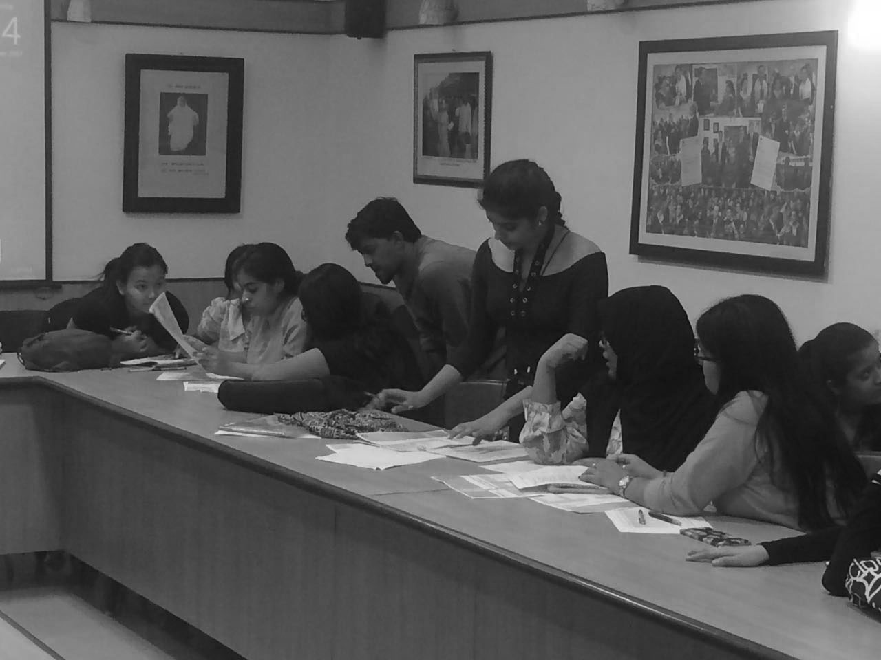 ITDP staff discussing the mapping exercise and proposals on how streets could be made safer with JDMC students