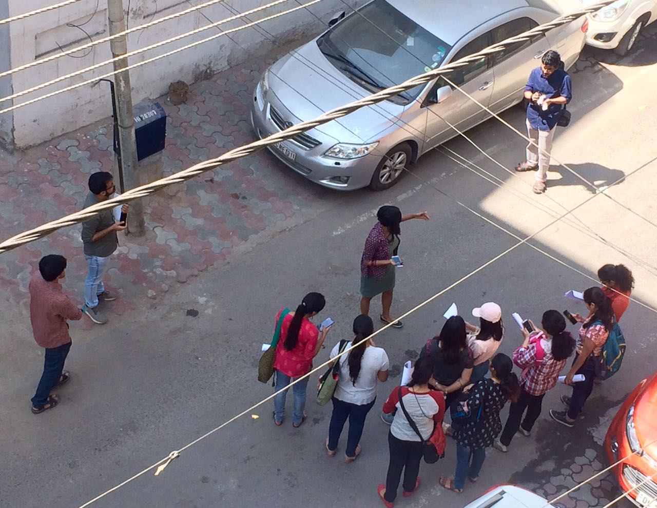 ITDP staff explaining how to conduct a safety audit on the field